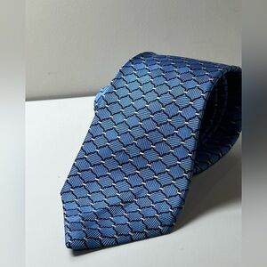 Brooks Brothers Stain Resistant Navy Geometric 100% Silk Made in Italy Tie EUC